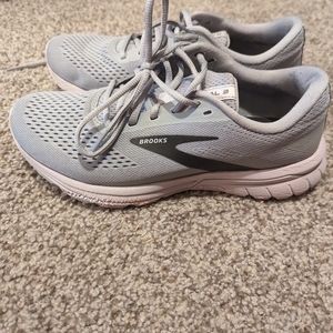 Brooks running shoes Signal 3 size 8